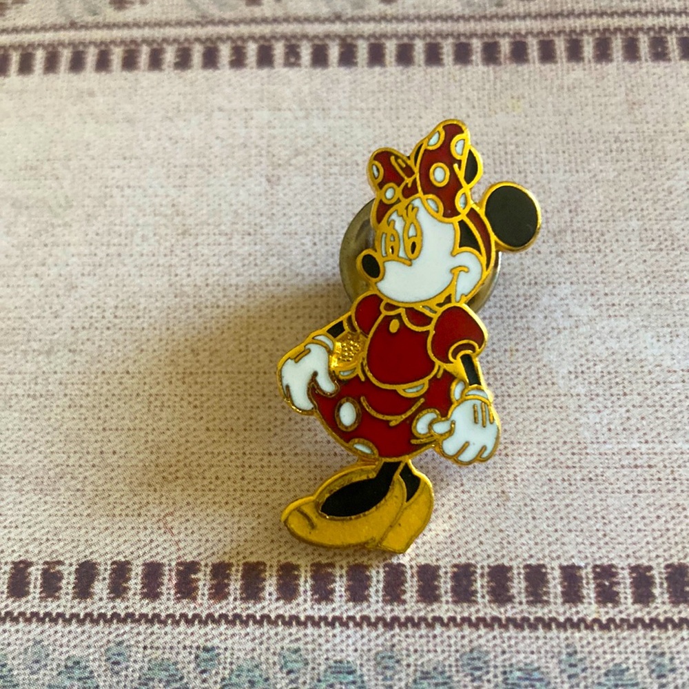 Minnie Mouse pin
